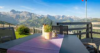 Bild der Bühlberg Terrasse im Sommer